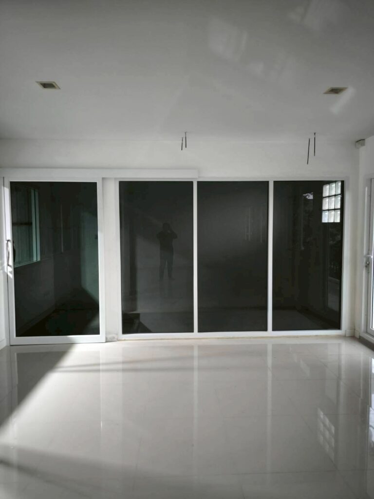 บานเลื่อน 13